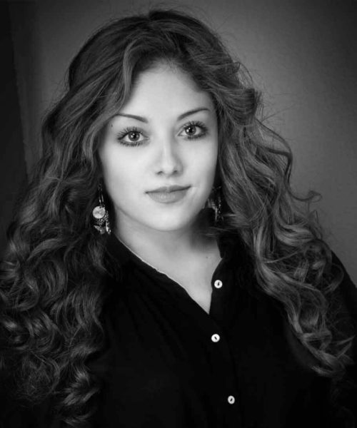 senior-girl-headshot-bw